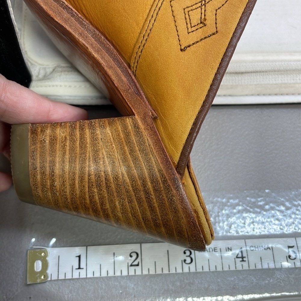 FRYE Mules Shoes Leather Slip On Western Embroidered Heels Size 7 - Picture 9 of 11